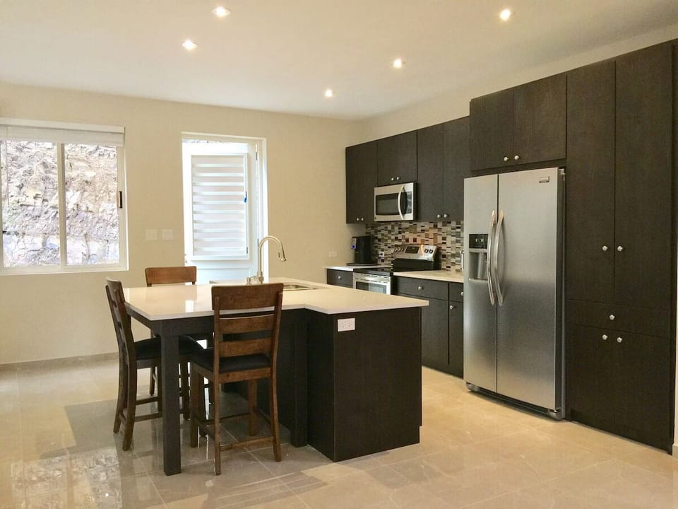 Kitchen w/Island