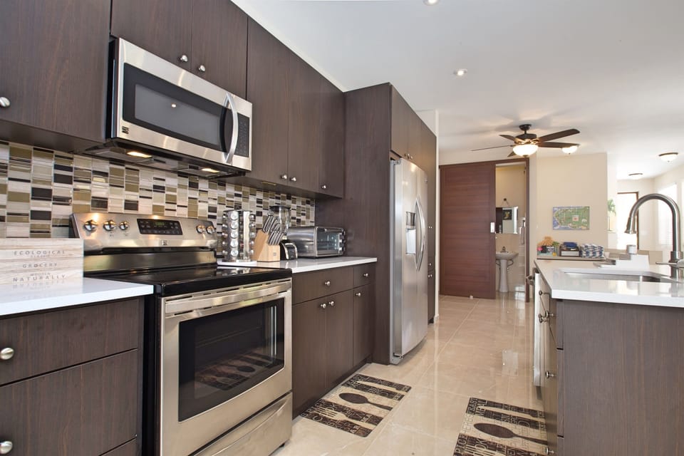 Kitchen w/Island
