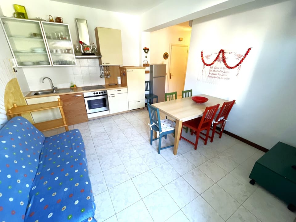Apartment, 2 Bedrooms, Terrace, City View | Living room