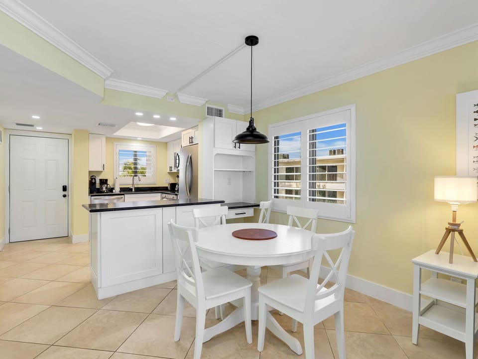 Dining table expands to comfortably seat 6 guests—perfect for meals, games & gathering together! 🍽️🌴