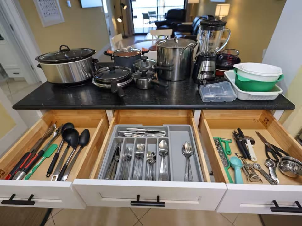 Beach vibes start in the kitchen! 🌴 Blend frozen cocktails, brew your morning coffee & cook up vacation favorites with a Keurig, blender, slow cooker, hand mixer, knife block, food storage, plus baking & grilling essentials.