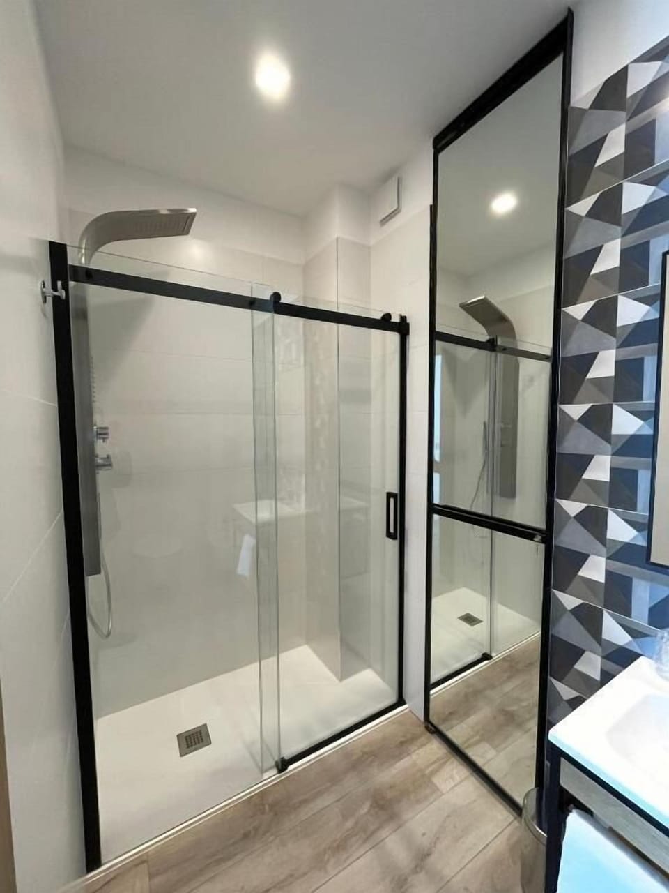 Standard Double Room | Bathroom | Shower, hair dryer, bidet, towels