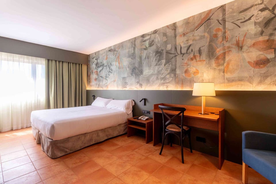 In-room safe, WiFi (free)