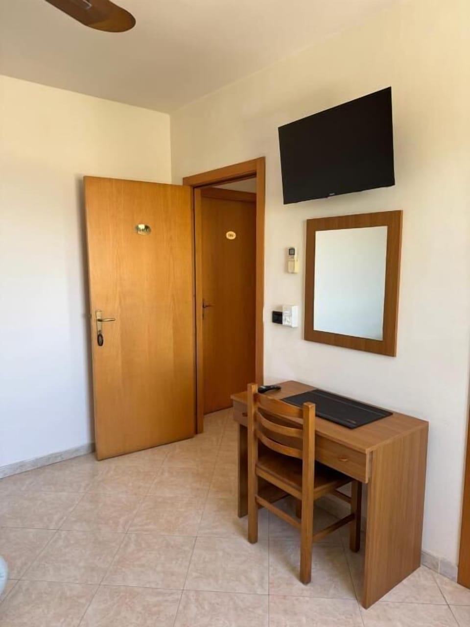 Standard Triple Room, Sea View | Interior