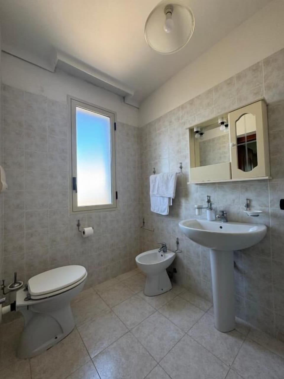 Classic Double or Twin Room, Balcony, Sea View | Bathroom | Free toiletries, hair dryer, bidet, towels