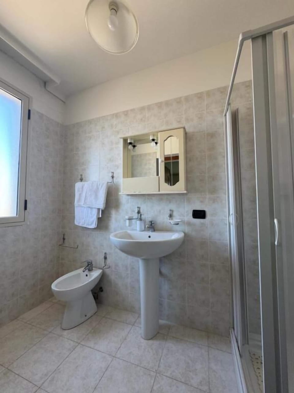 Classic Double or Twin Room, Balcony, Sea View | Bathroom | Free toiletries, hair dryer, bidet, towels