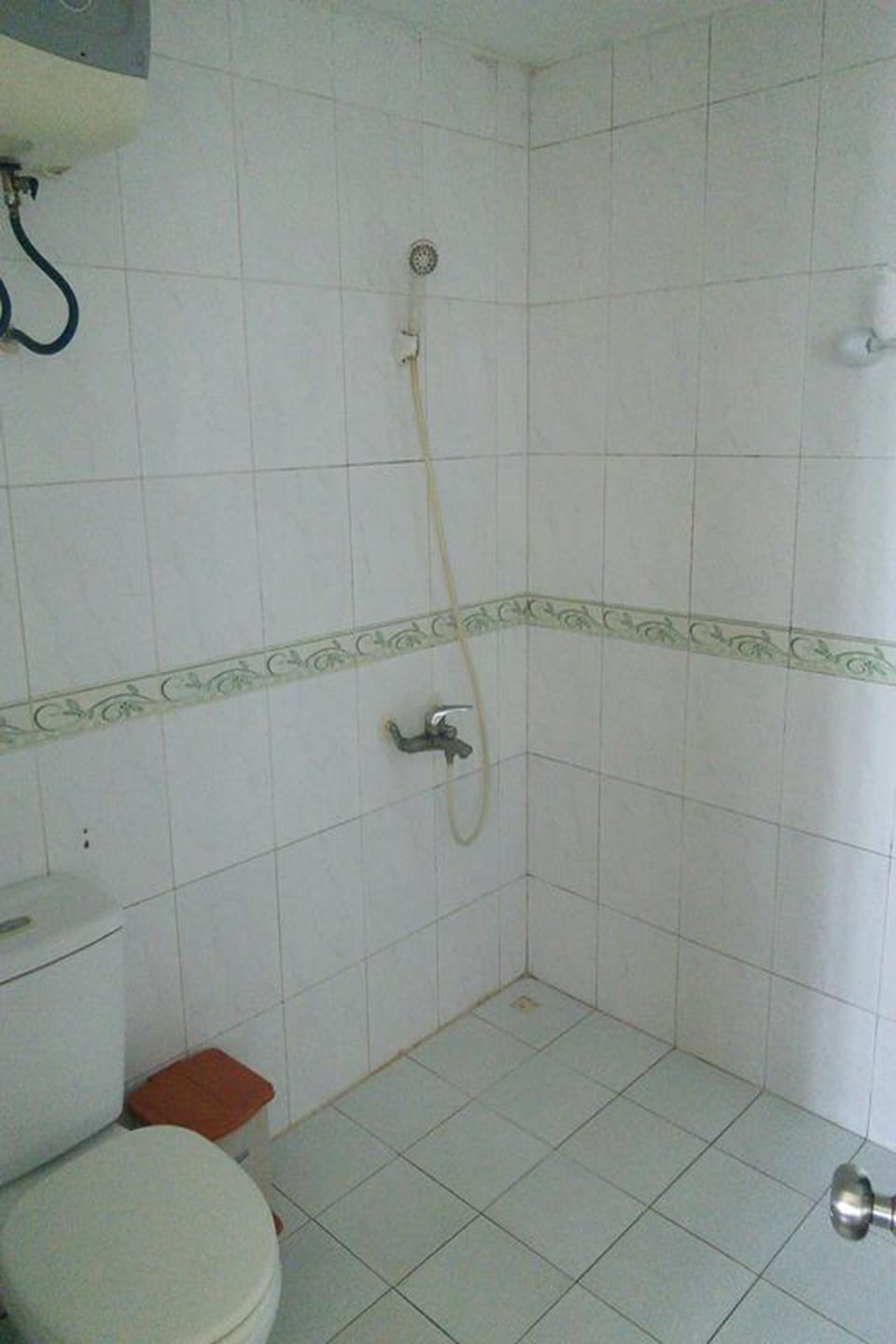 Shower, free toiletries, slippers, towels