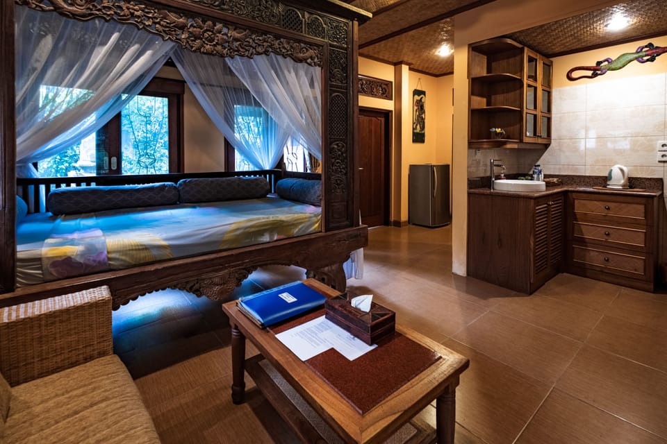 Sawo Apartment 1 | Living room | Books