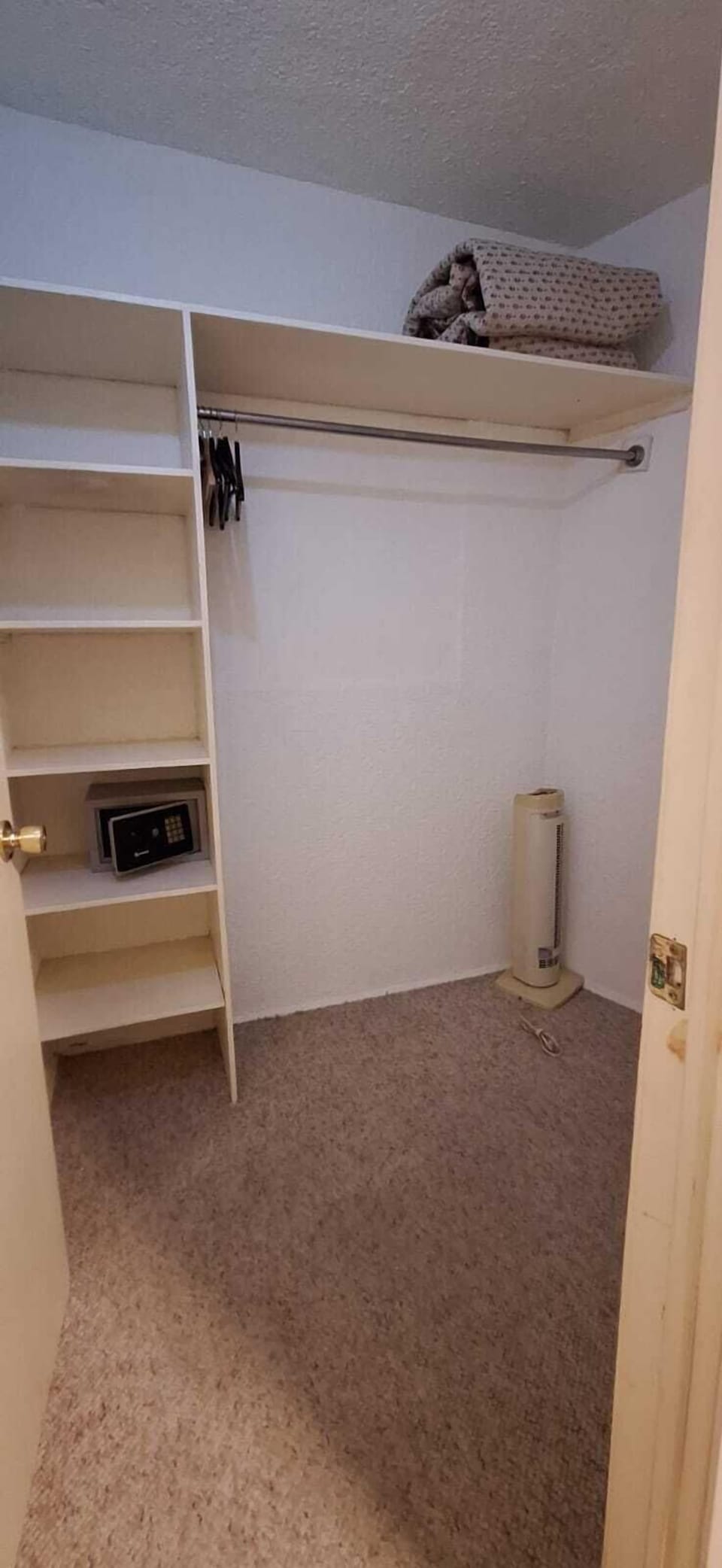 Apartment | In-room safe, desk, laptop workspace, blackout drapes