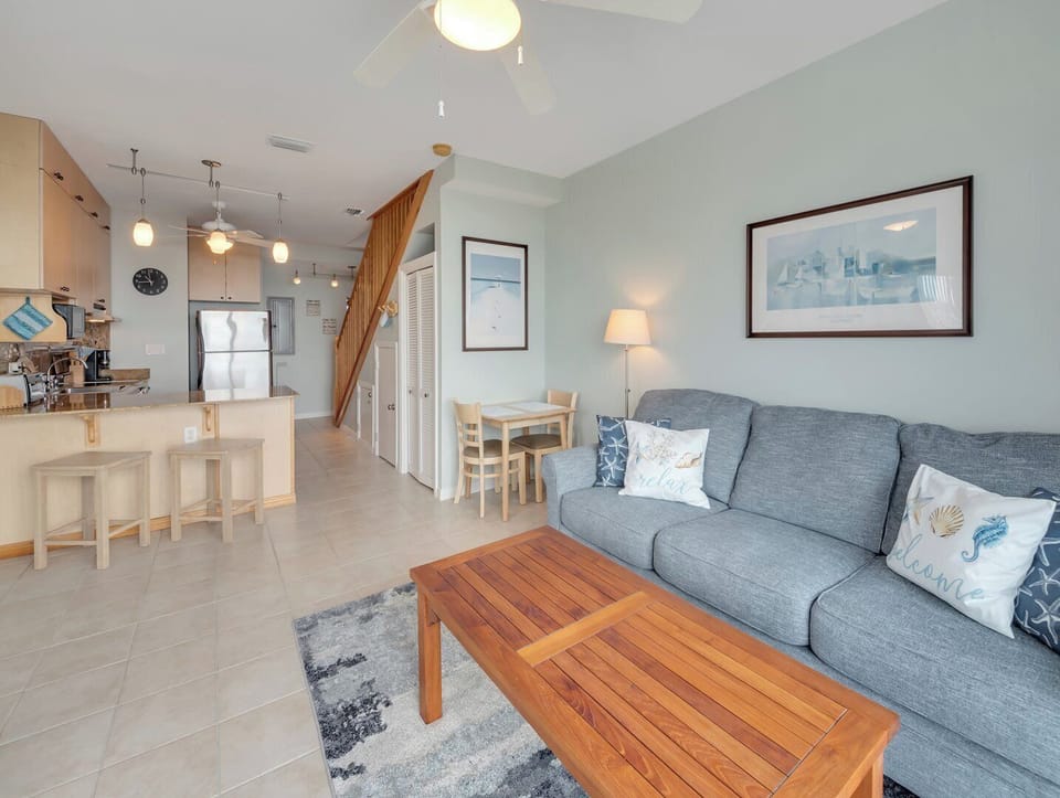 LIVING ROOM TO KITCHEN