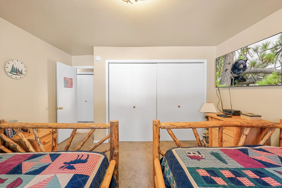 Iron/ironing board, WiFi (free)