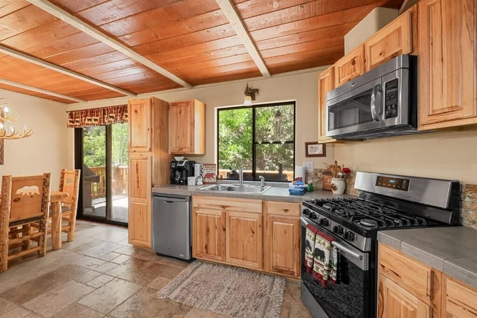 Basic House, Patio, Mountain View | Private kitchen