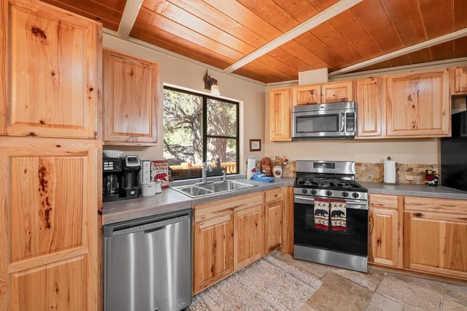Basic House, Patio, Mountain View | Private kitchen