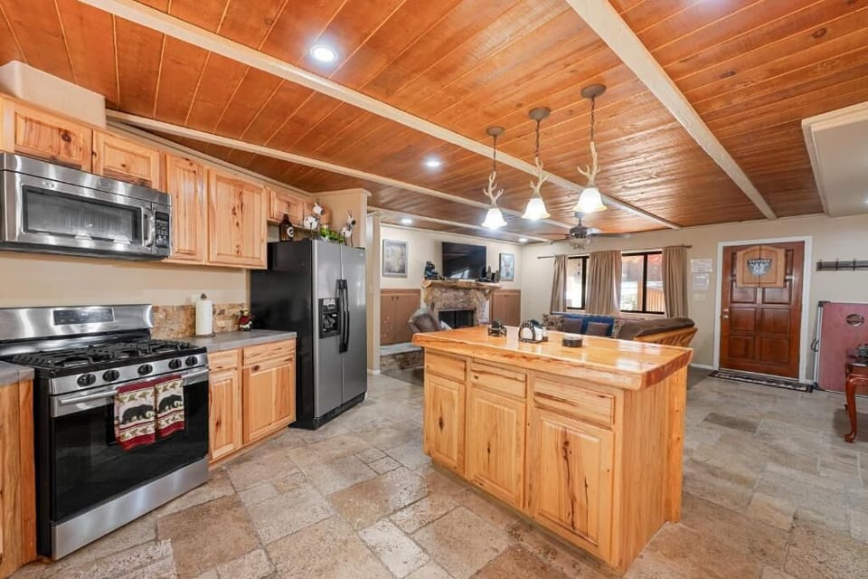 Basic House, Patio, Mountain View | Private kitchen