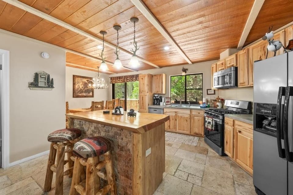 Basic House, Patio, Mountain View | Private kitchen
