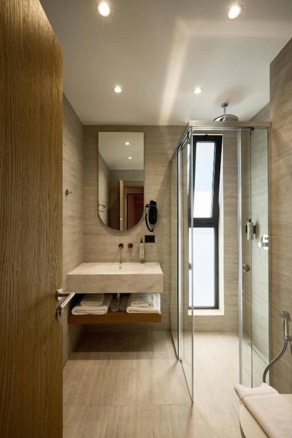 Superior Double Room, Balcony | Bathroom | Free toiletries, hair dryer, slippers, towels