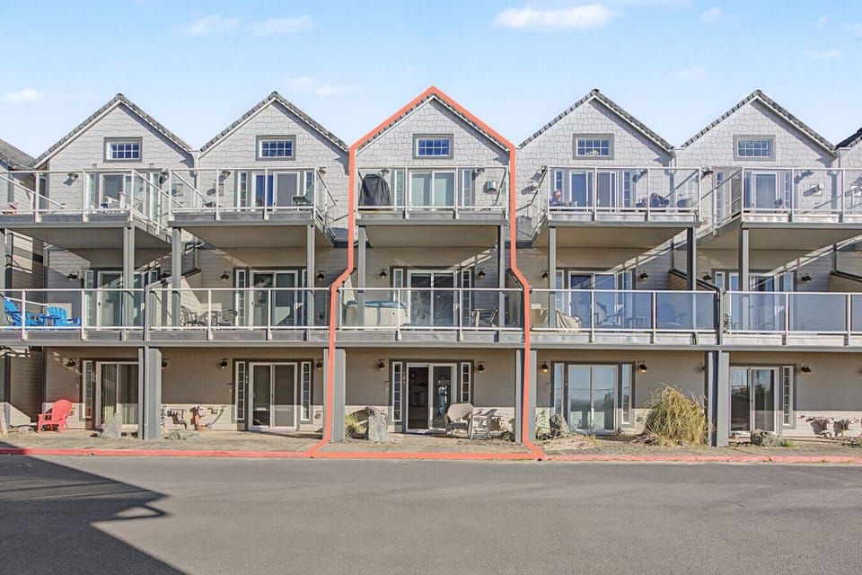 Krusemuir townhouse is outlined in red