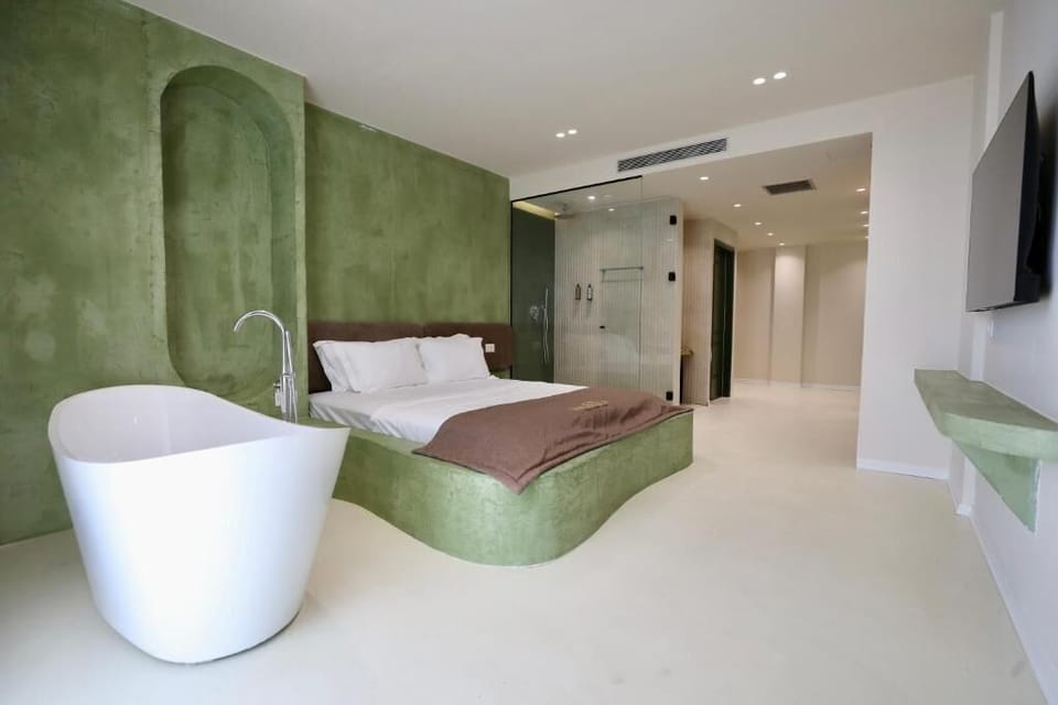 Superior Studio, Bathtub | In-room safe, individually furnished, desk, blackout drapes