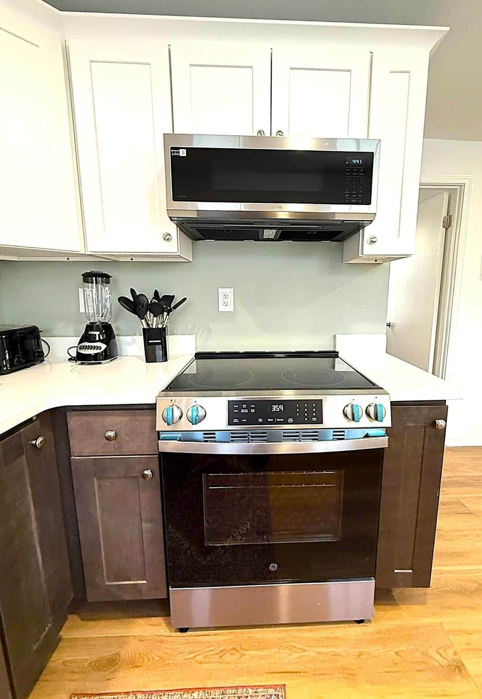 MAIN HOUSE - KITCHEN