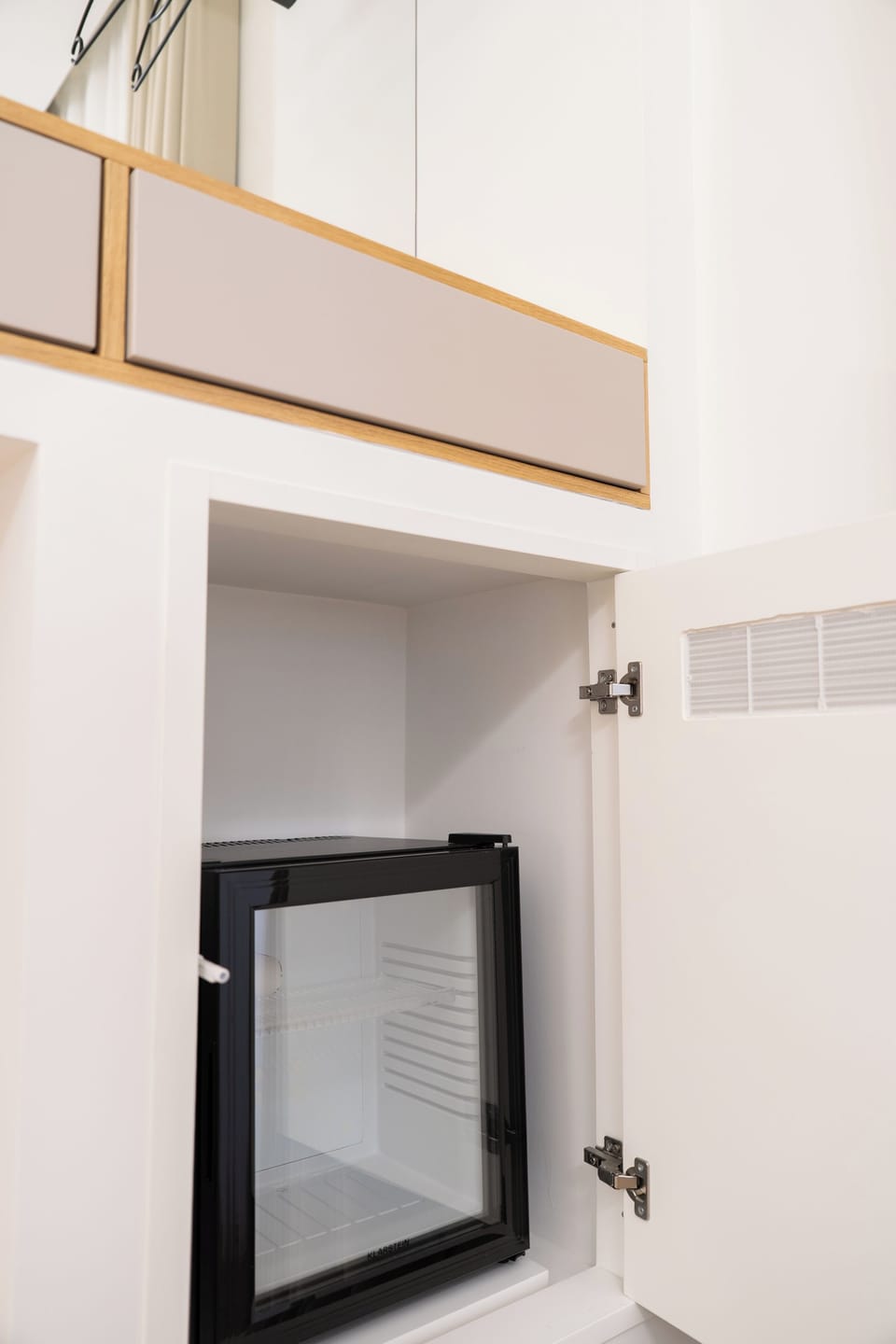 Luxury Double Room, Courtyard View | Mini-refrigerator