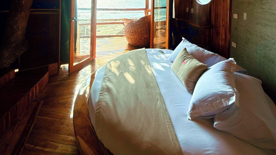 Tree House, Sea View | Bed sheets