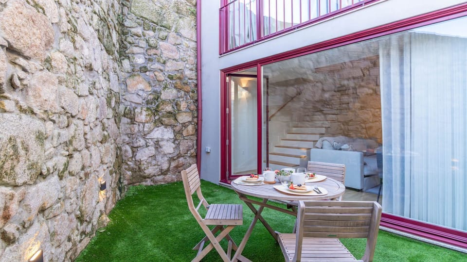 Private terrace with outdoor seating, ideal for enjoying breakfast in the morning or unwinding with a glass of wine after a day in the city.
#PrivateTerrace #OutdoorLiving #PortoStay #LovelyStay