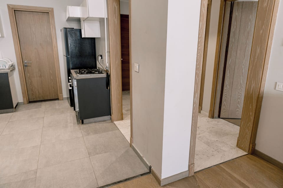 Full-size fridge, microwave, oven, stovetop