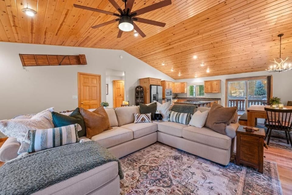 Basic House, Patio, Mountain View | Living area