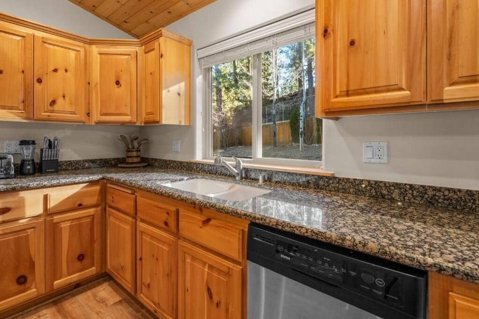 Basic House, Patio, Mountain View | Private kitchen