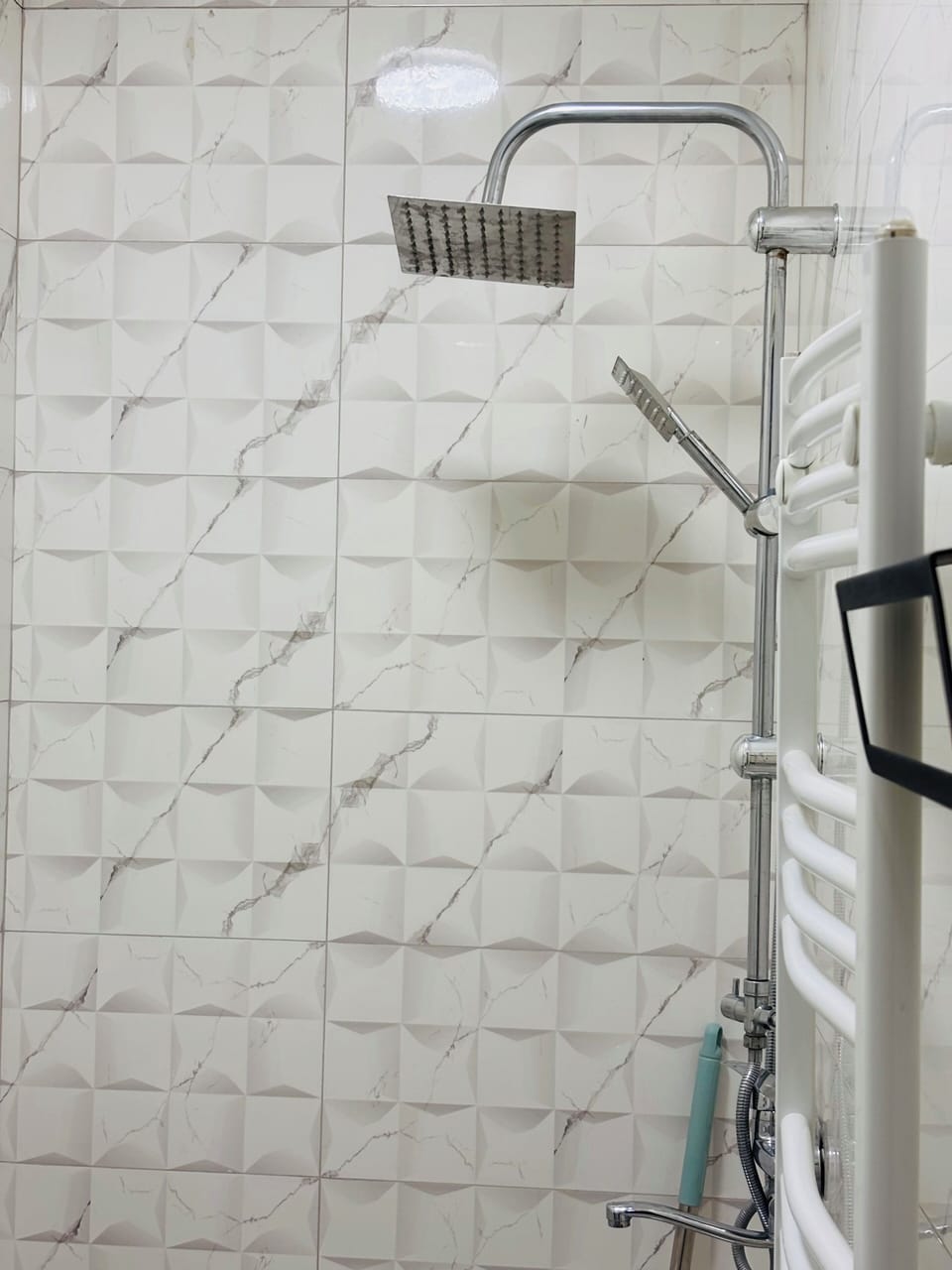 City Double Room | Bathroom | Shower, free toiletries, hair dryer, towels