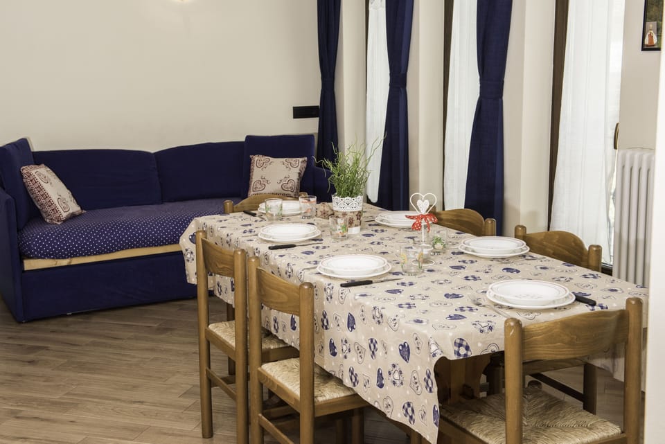 Apartment, 1 Bedroom | Private kitchen | Full-size fridge, microwave, oven, stovetop