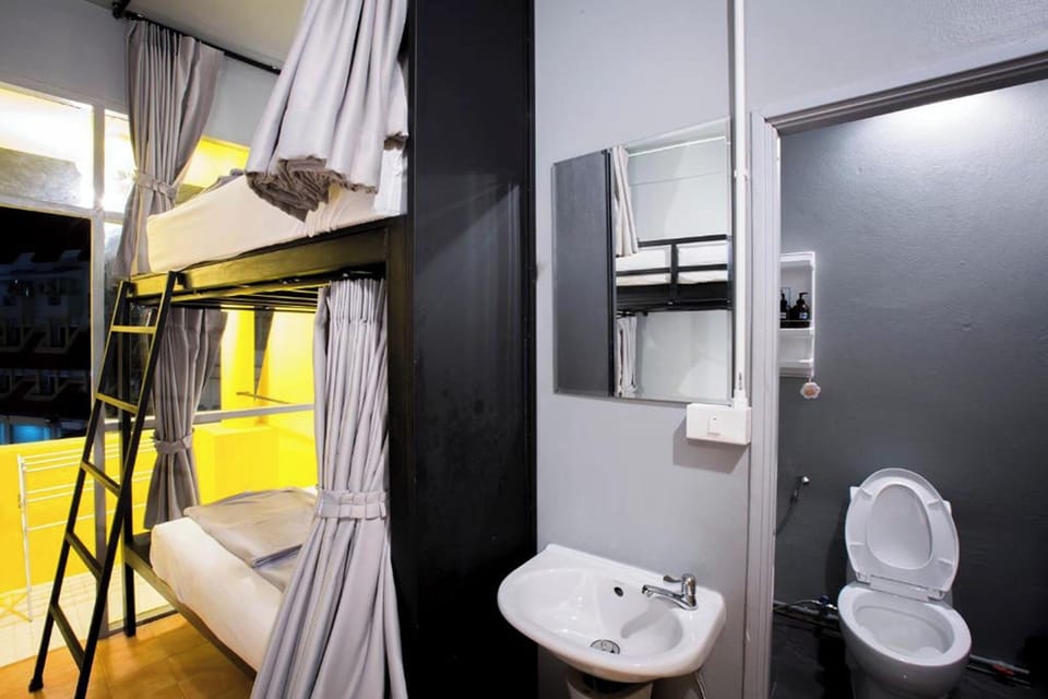Bed in 4 Beds Mixed Dorm - Queen Size Bunk Bed | Free WiFi, bed sheets