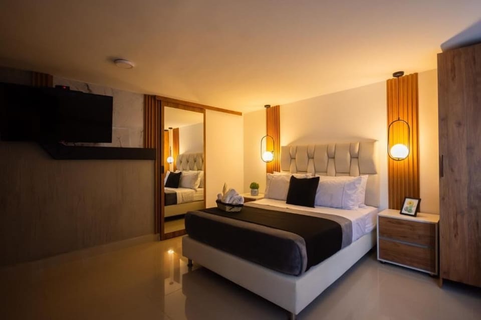 Executive Triple Room | Desk, free WiFi, bed sheets