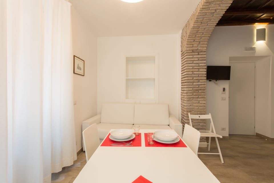 Comfort Apartment, Private Bathroom, City View (Appartamento Trevi) | In-room dining