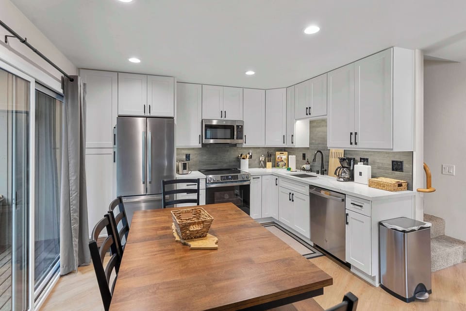 Make mealtime memories together in this fully equipped kitchen