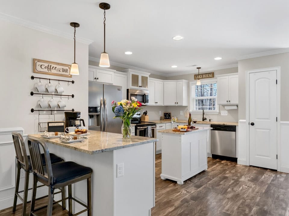 Kitchen | Island Prep Space | Bar Seating