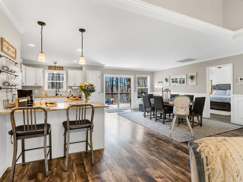 Dining Area | Table for Six | Open Kitchen Layout