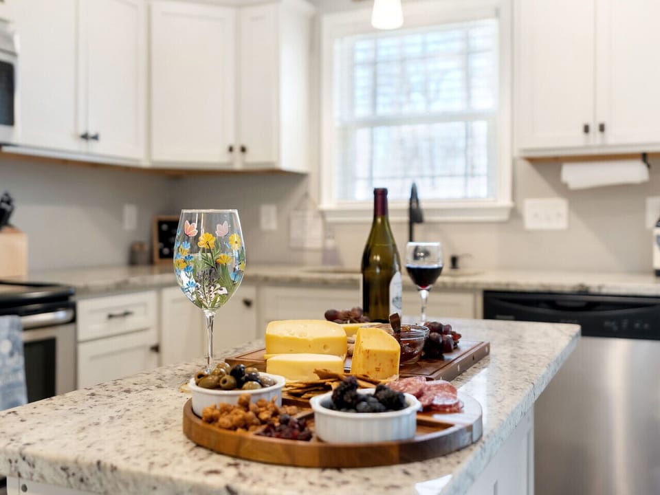 Kitchen Detail | Granite Island | Entertaining Setup