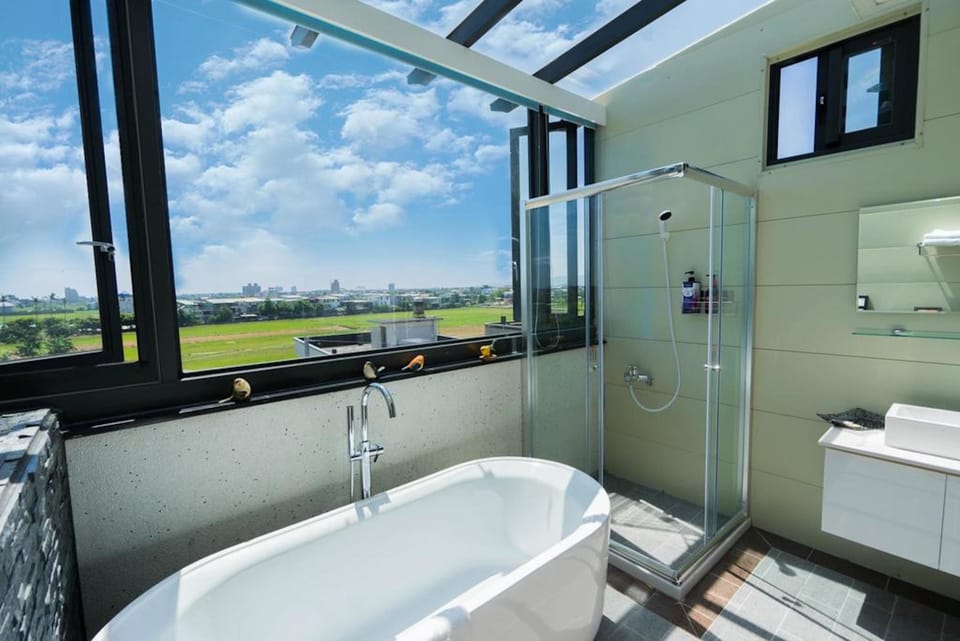 Superior Double Room, Bathtub | Property grounds
