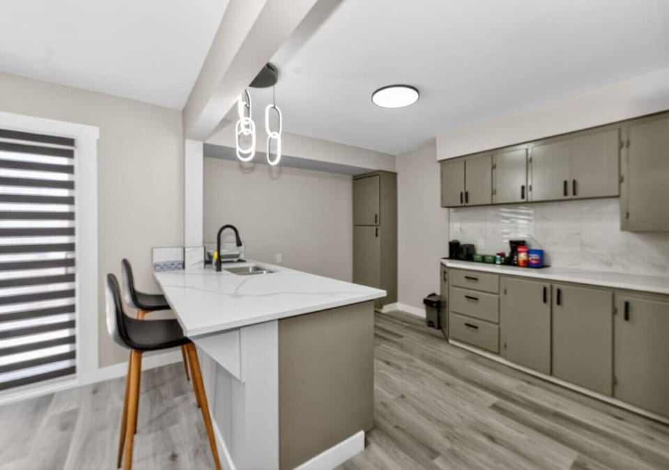 Open-concept kitchen and island seating — ideal for cooking and entertaining.