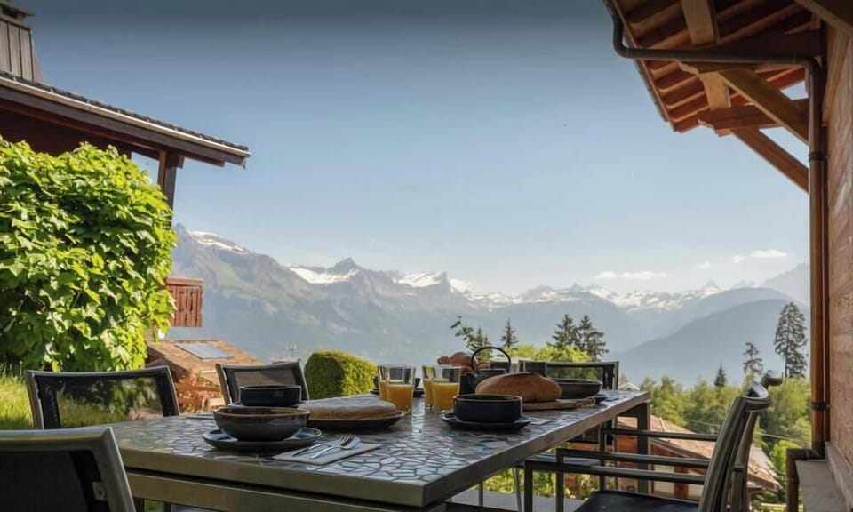 Exterior table & view