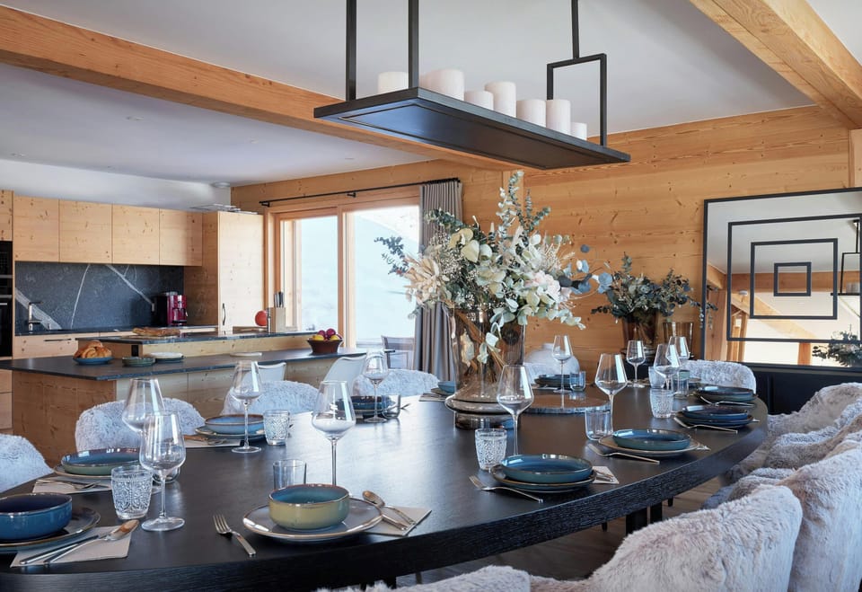 Dining table & Kitchen