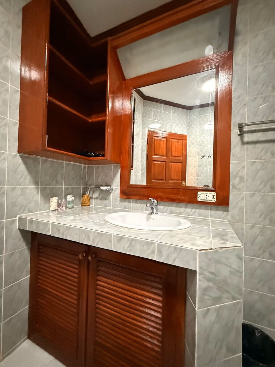 Deluxe Double or Twin Room | Bathroom