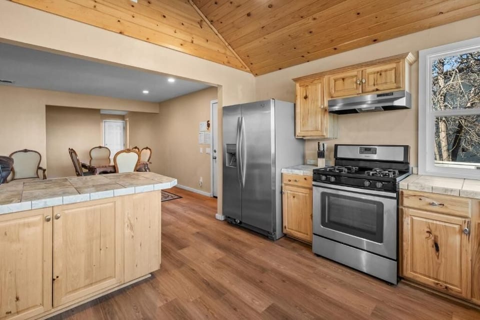 House, Patio, Lake View | Private kitchen