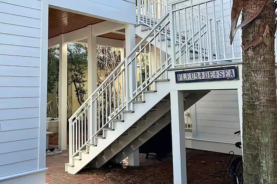 House, 1 Queen Bed with Sofa bed (Fleur de Sea - Carriage House) | Exterior detail