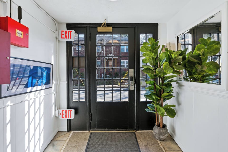 Enjoy easy self check-in and secure building access in our charming boutique property, just steps from downtown Asheville’s shops, dining, and attractions.