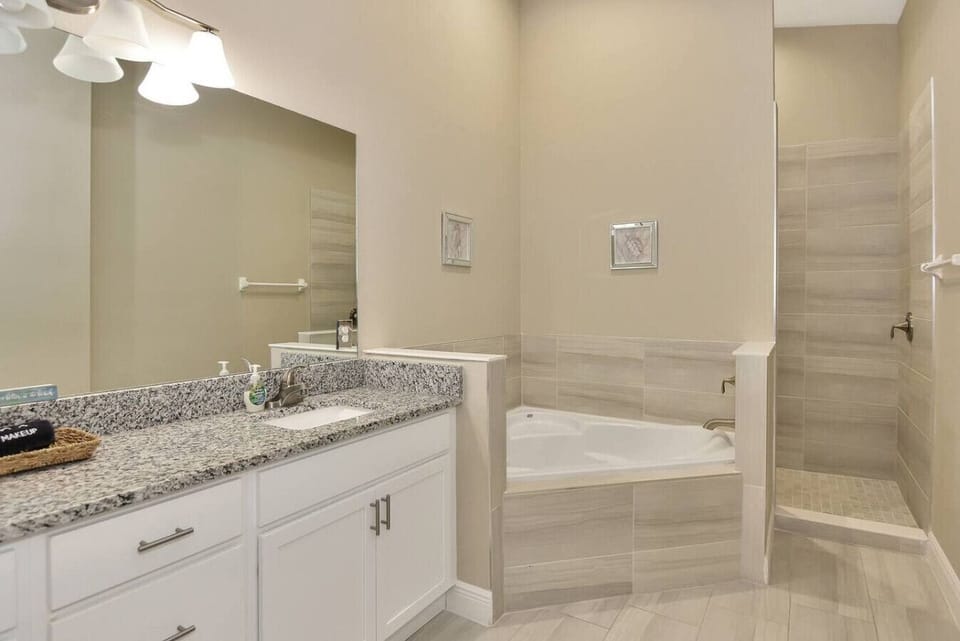 Full Bathroom 1