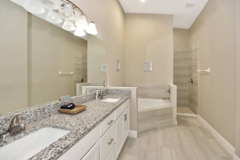 Full Bathroom 1