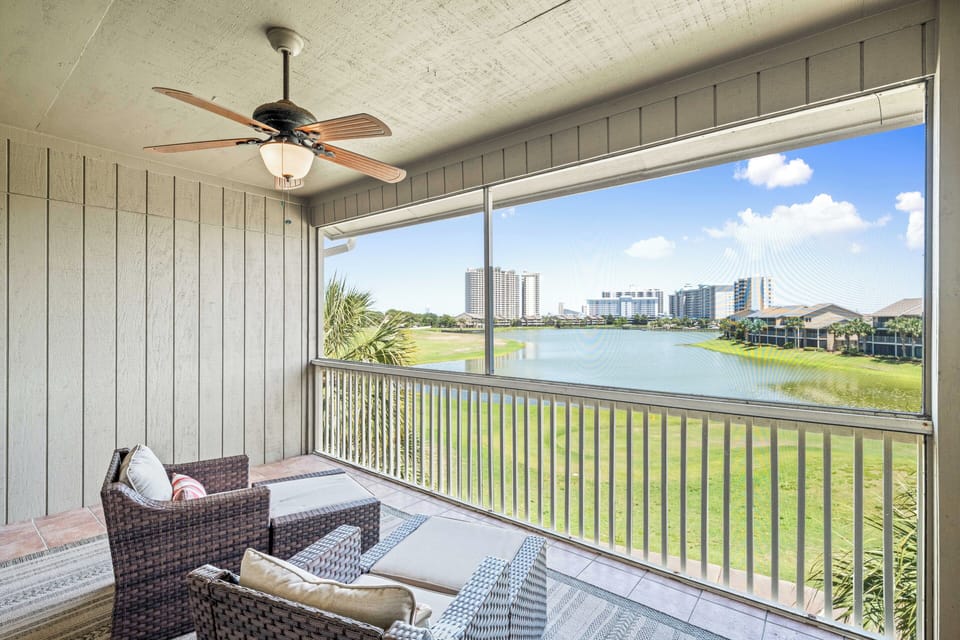 Lakeview King Master Suite Screened Balcony - upper level