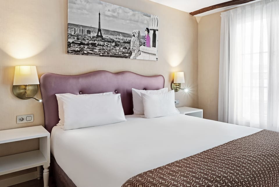 Double or Twin Room | Minibar, in-room safe, blackout drapes, soundproofing